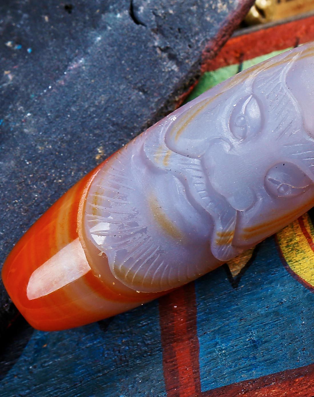 尼泊尔.天然玛瑙雕刻天神天珠摆件pm-81(配老树根底座)