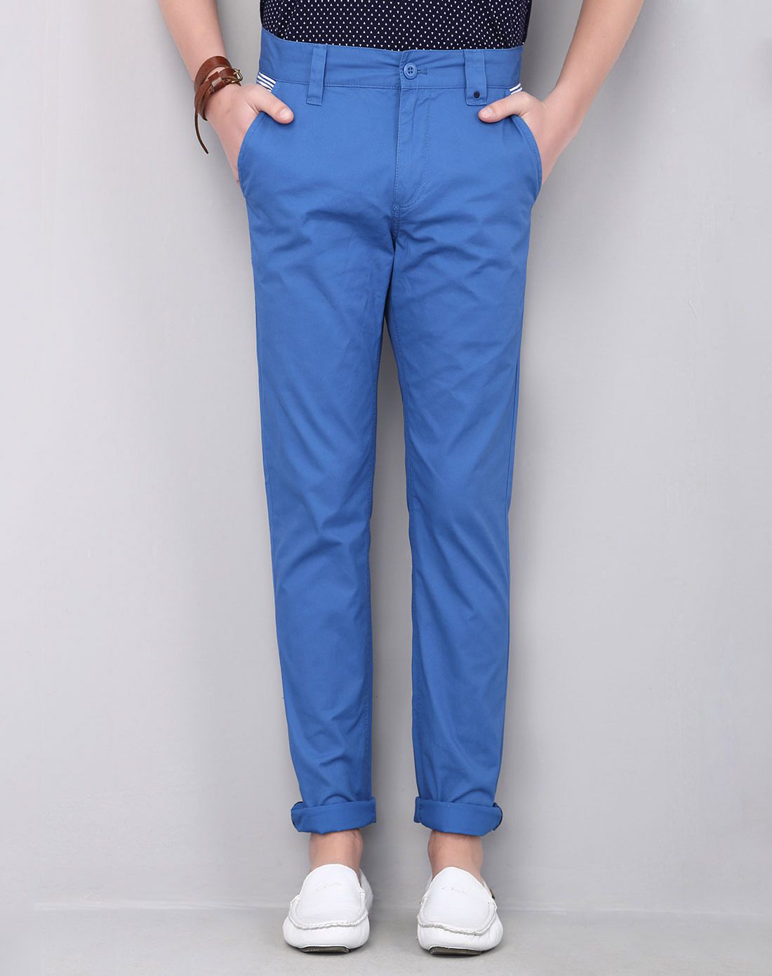 蓝色时尚贴身卡其裤