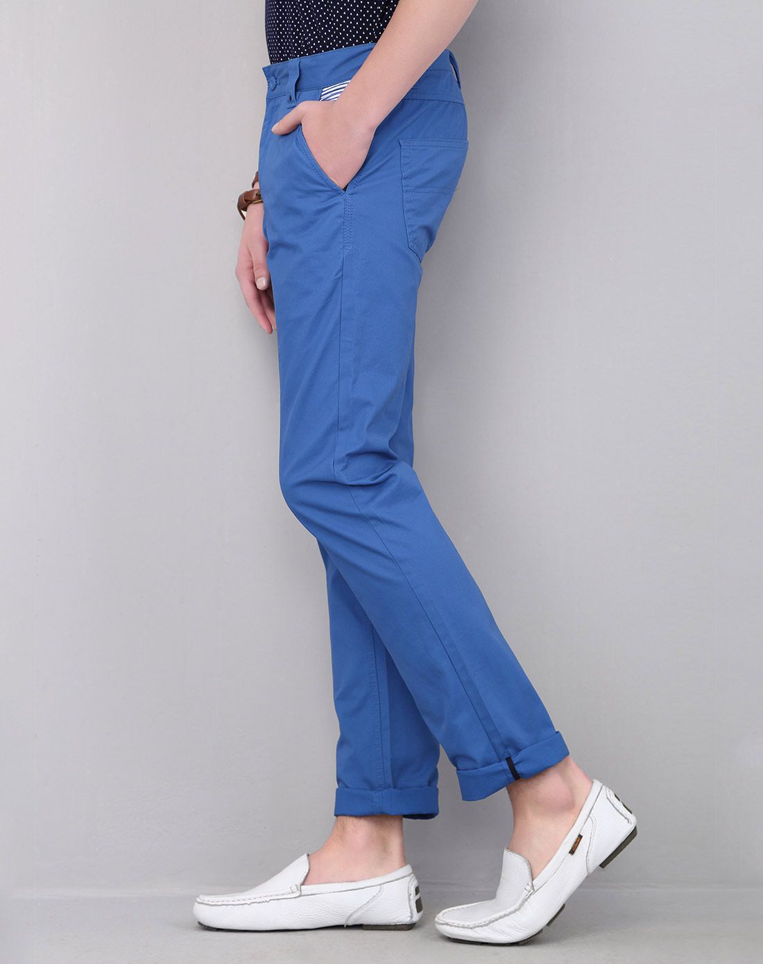 蓝色时尚贴身卡其裤