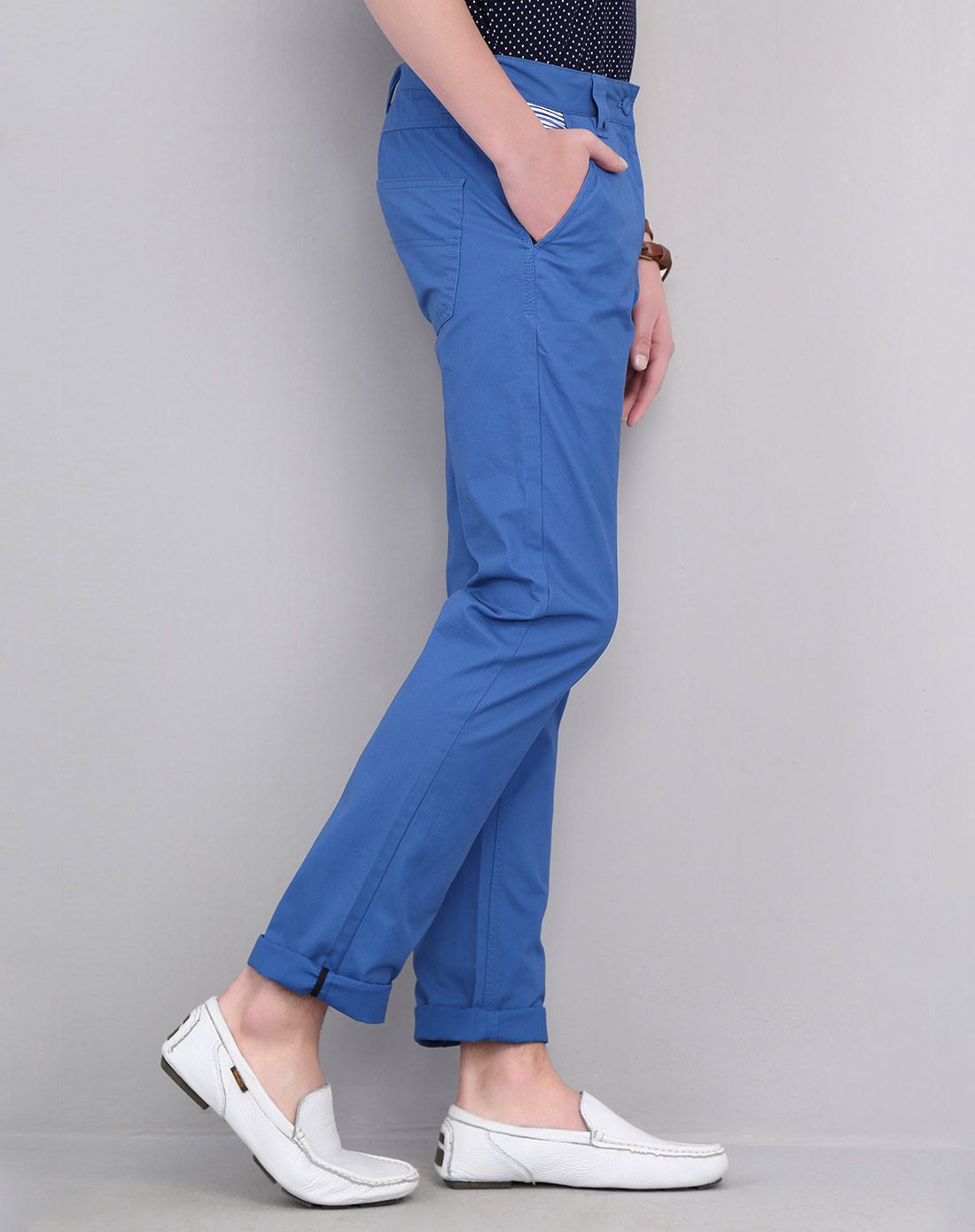 蓝色时尚贴身卡其裤