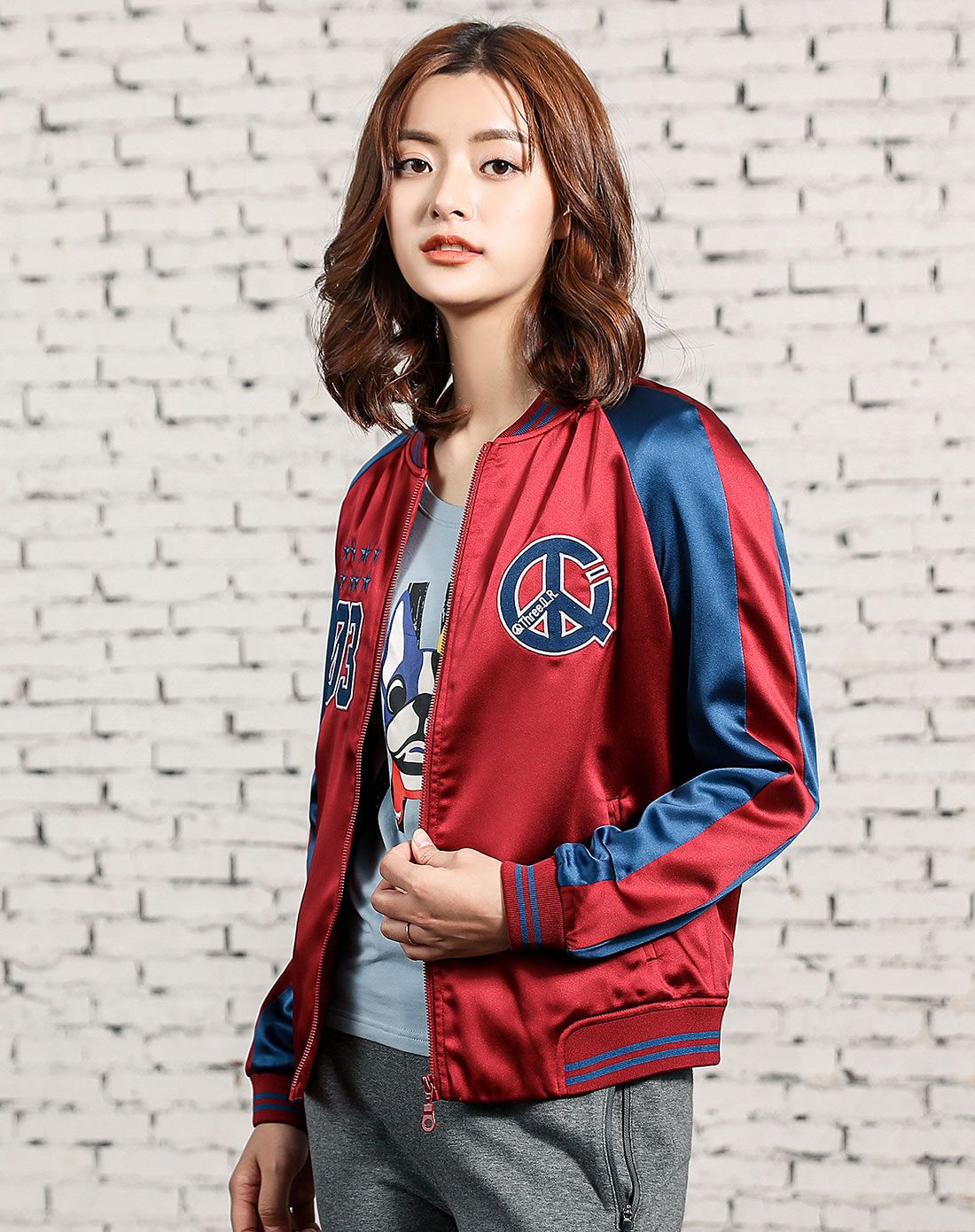 时尚潮酷 女士刺绣棒球服 修身版型酒红