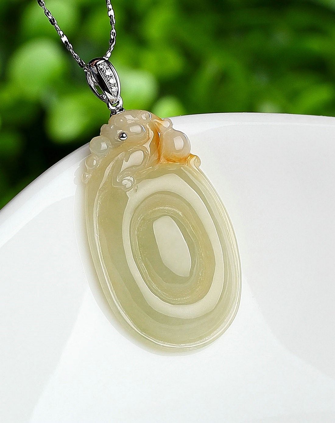 18k金钻石镶冰糯种黄翡福在眼前a货翡翠吊坠