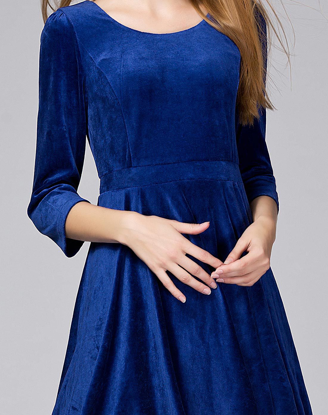 蓝色丝绒连衣裙