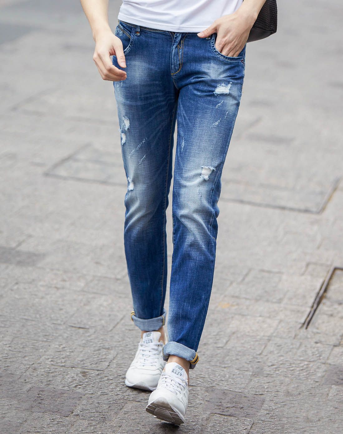 男款蓝色牛仔裤