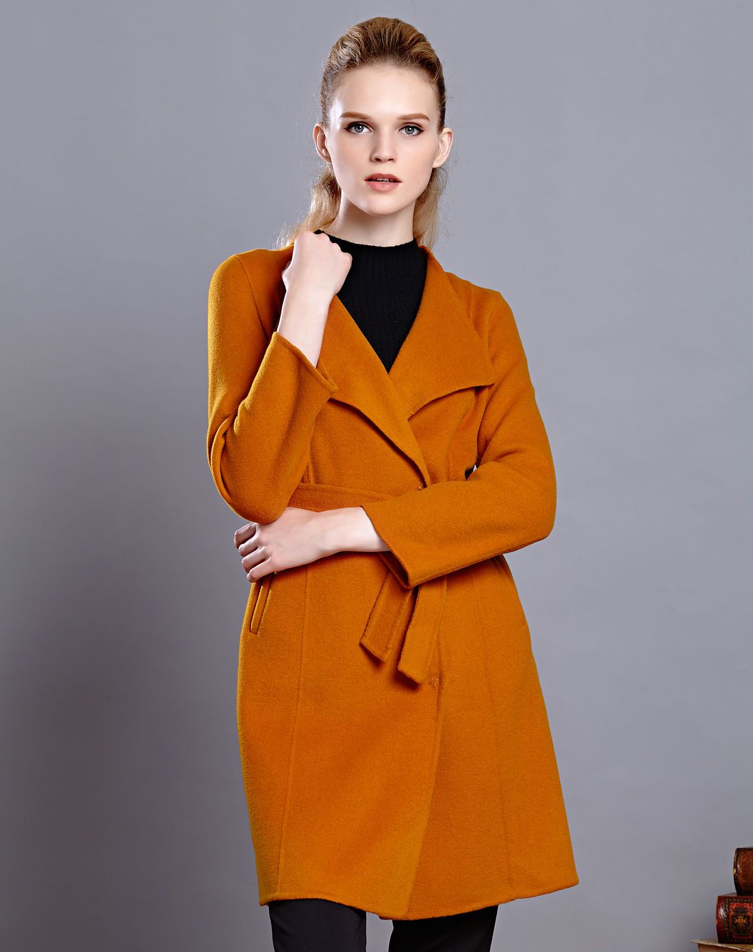 女款金驼色翻领双面呢大衣