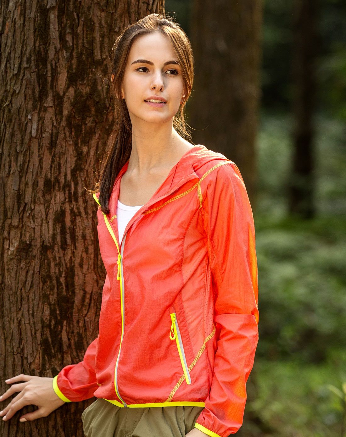 100%锦纶 女款西瓜红色皮肤风衣 超薄防晒