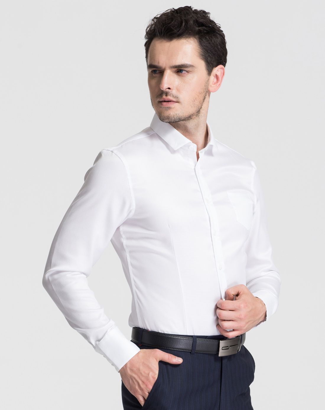 男款纯白色修身时尚翻领衬衫