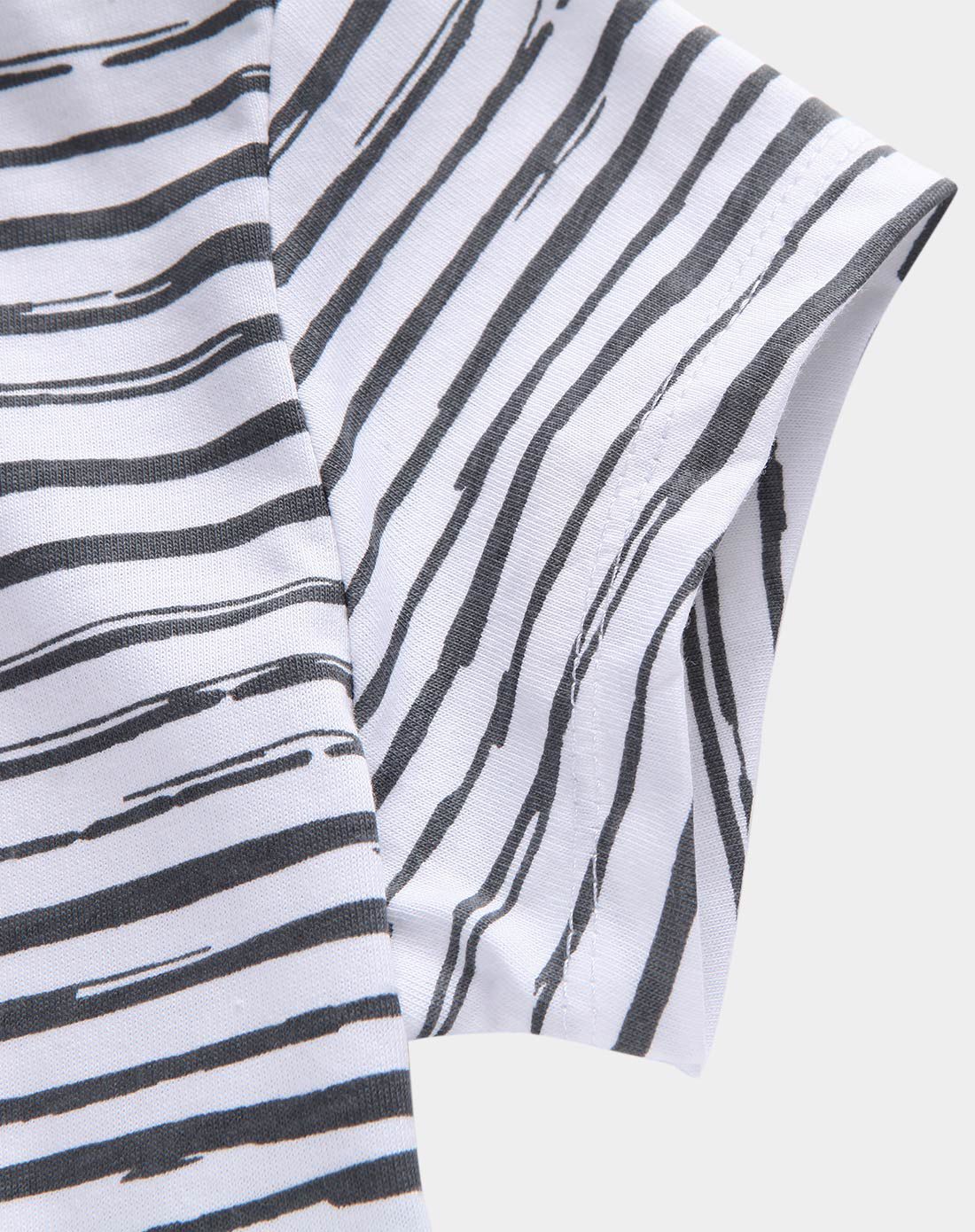 女大童雷鸣灰短t