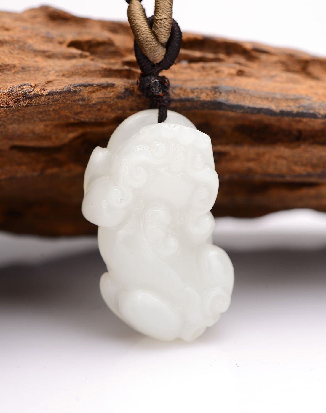 和田玉守财貔貅吊坠