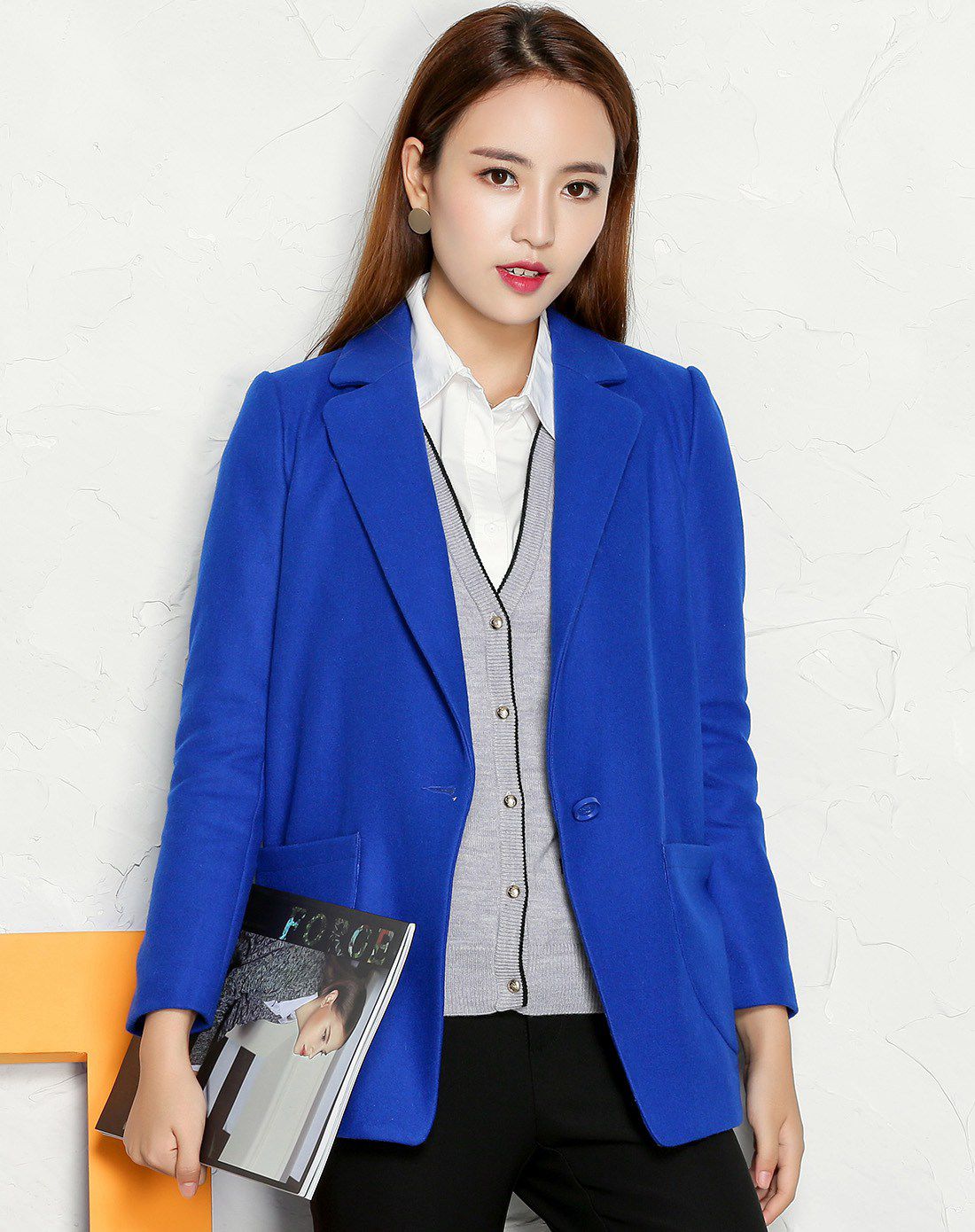 女款宝蓝色翻领外套