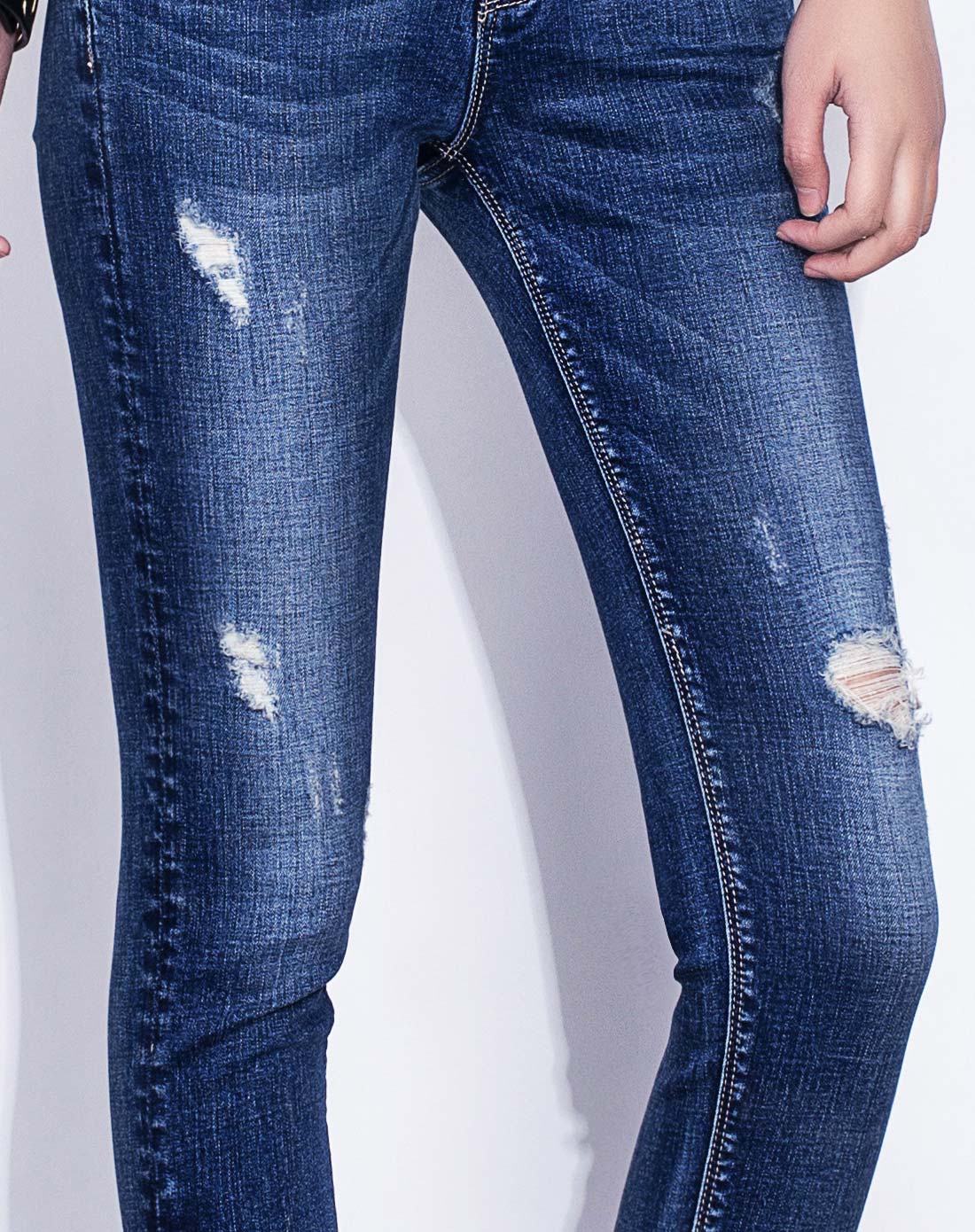 女款蓝色中腰吊磨磨破小脚牛仔裤