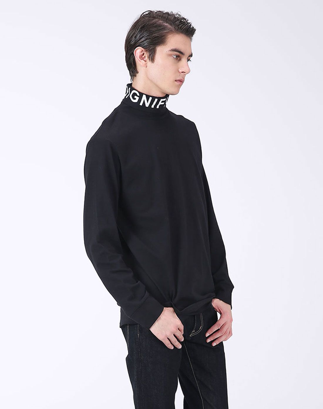 > izzue男款黑色印花高领长袖t恤