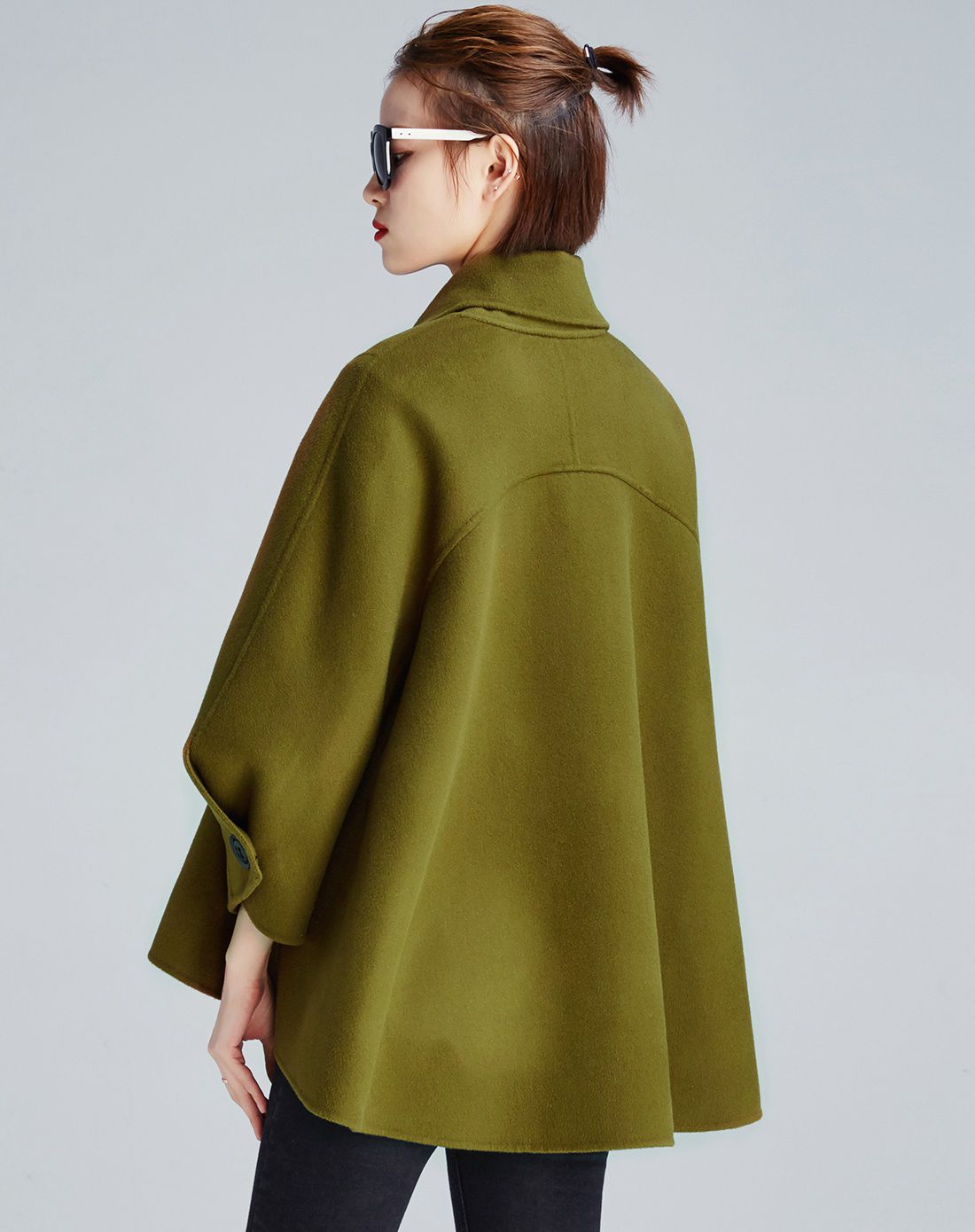 墨绿色百搭羊绒大衣