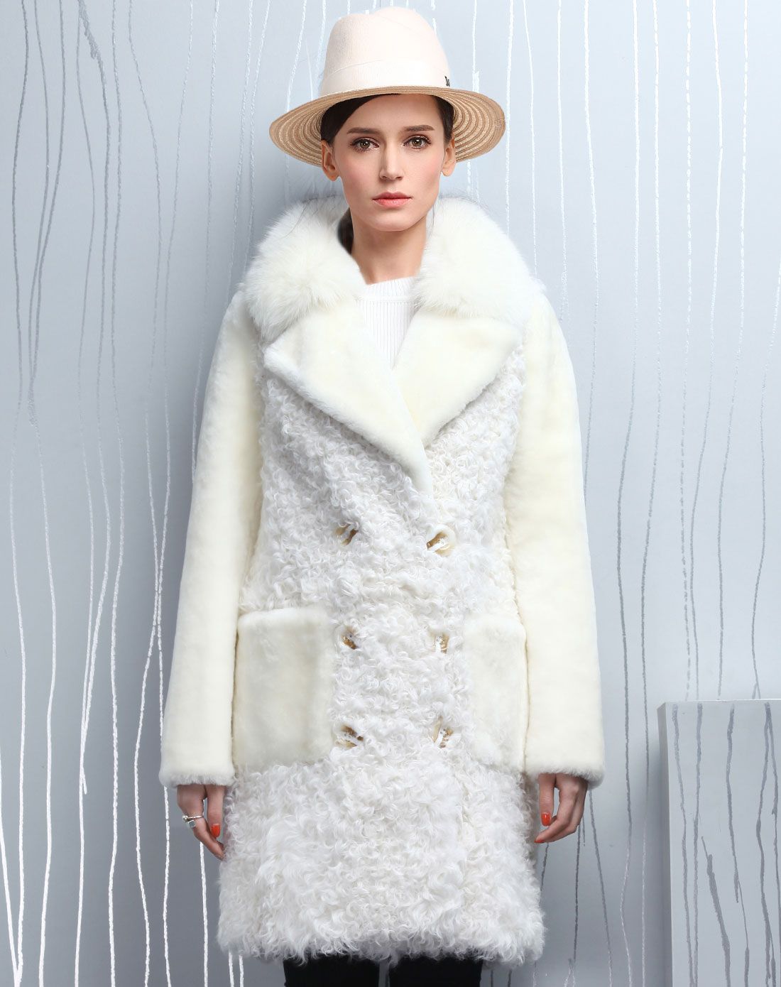 羊卷毛拼接羊剪绒狐狸毛领羊剪毛外套