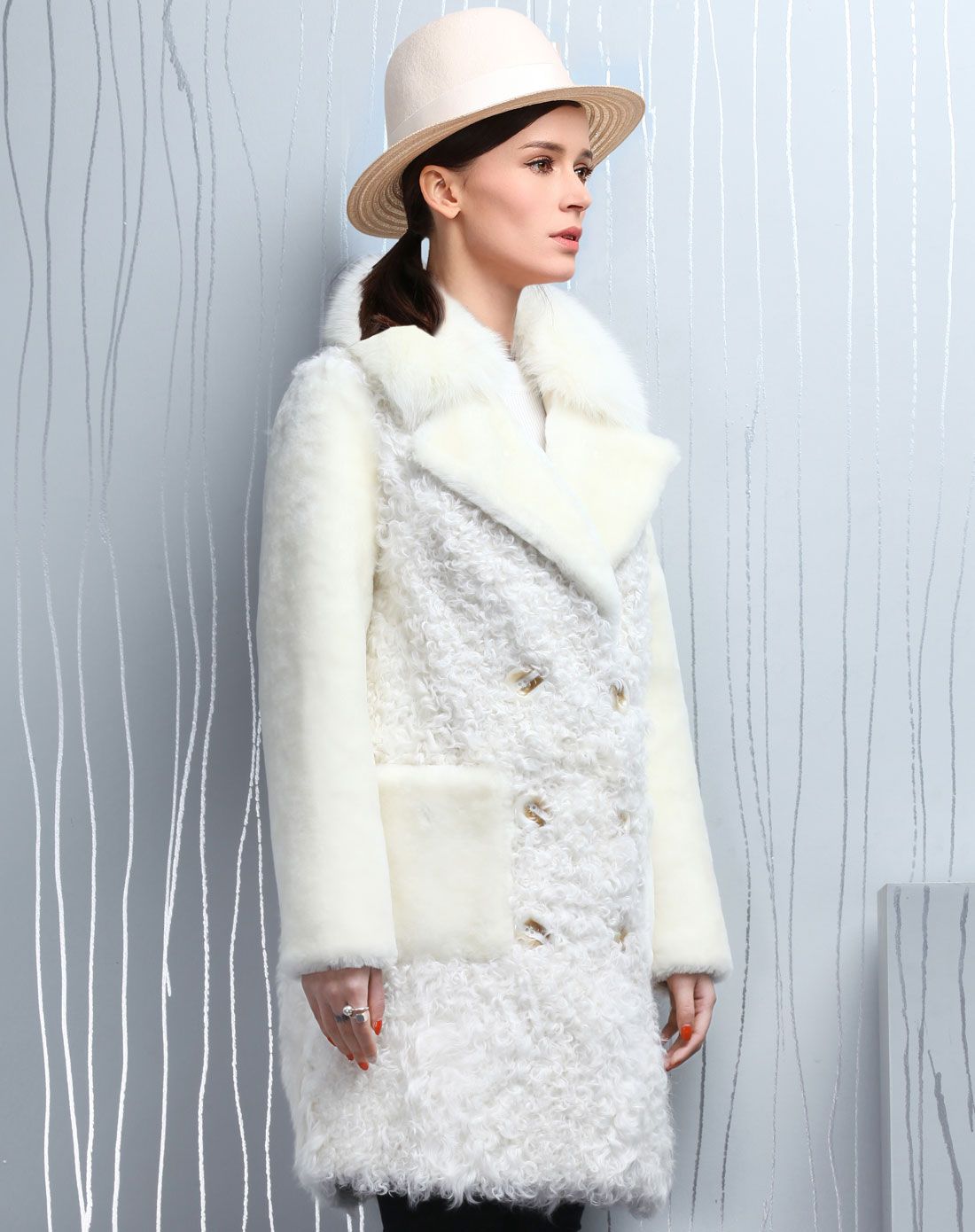 羊卷毛拼接羊剪绒狐狸毛领羊剪毛外套