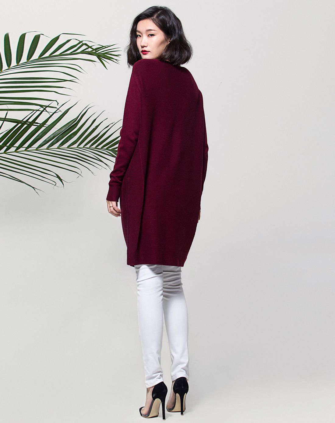 女枣红色中长款宽松针织套头衫