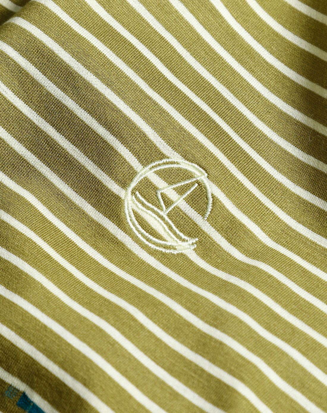 浅橄榄绿/杏色条纹时髦短袖polo衫