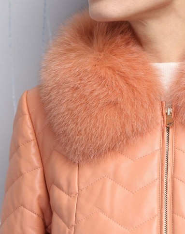 粉色绵羊皮拼狐狸毛中长款皮衣