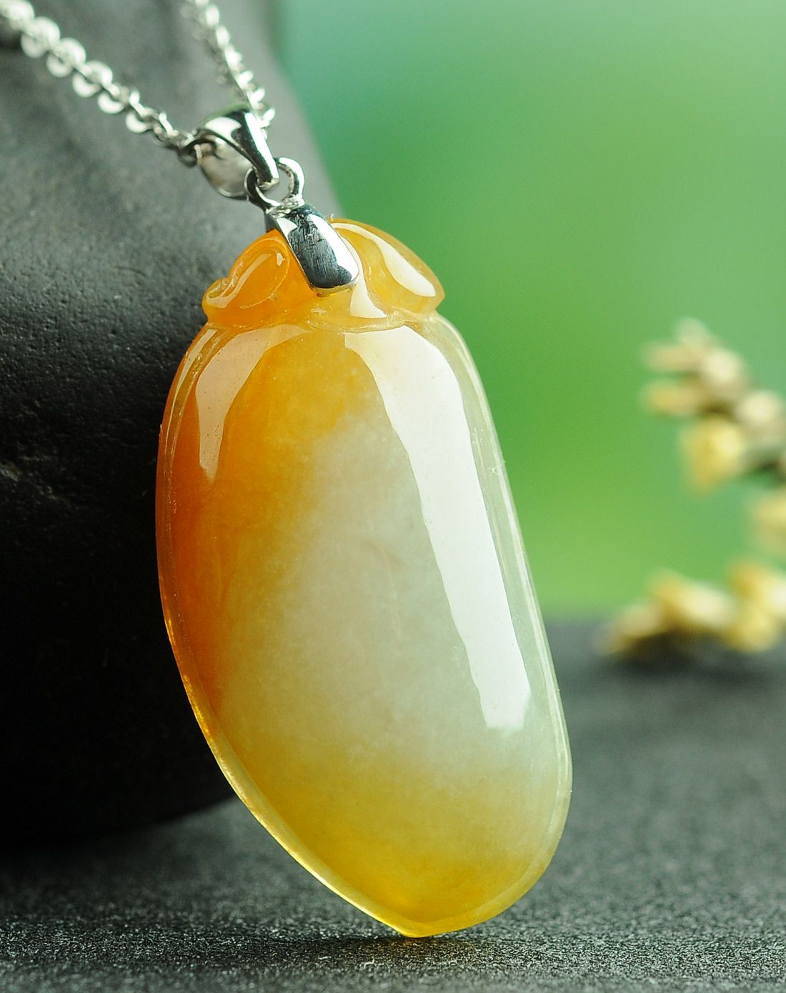 18k金翡黄色精巧翡翠吊坠