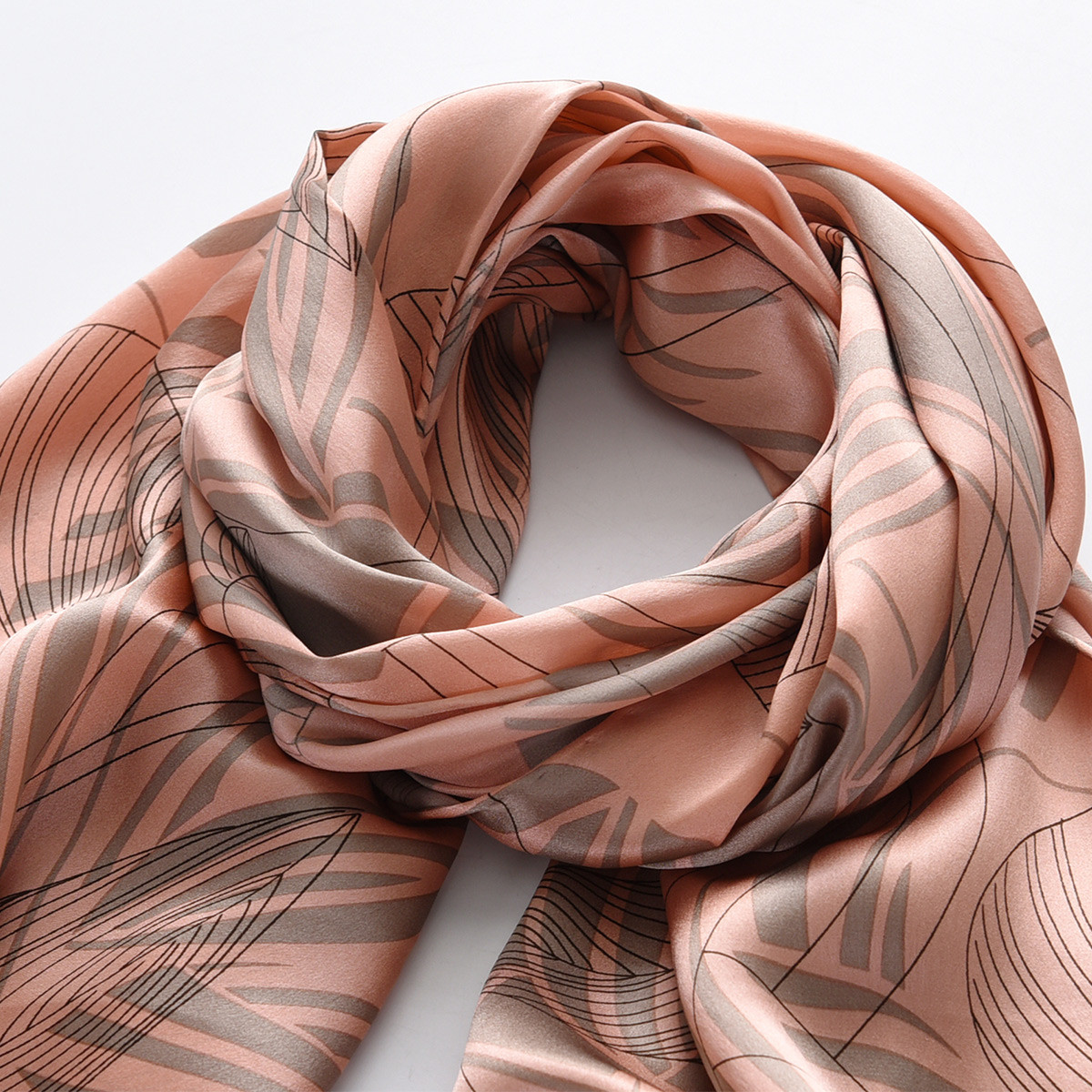 真丝手工卷边印花披肩