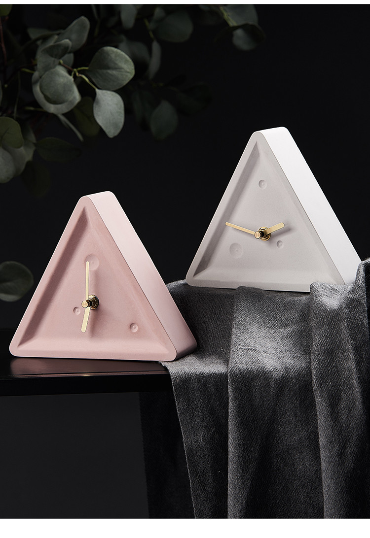 工业风水泥三角形时钟简约客厅办公室摆件北欧风酒吧餐厅民宿装饰