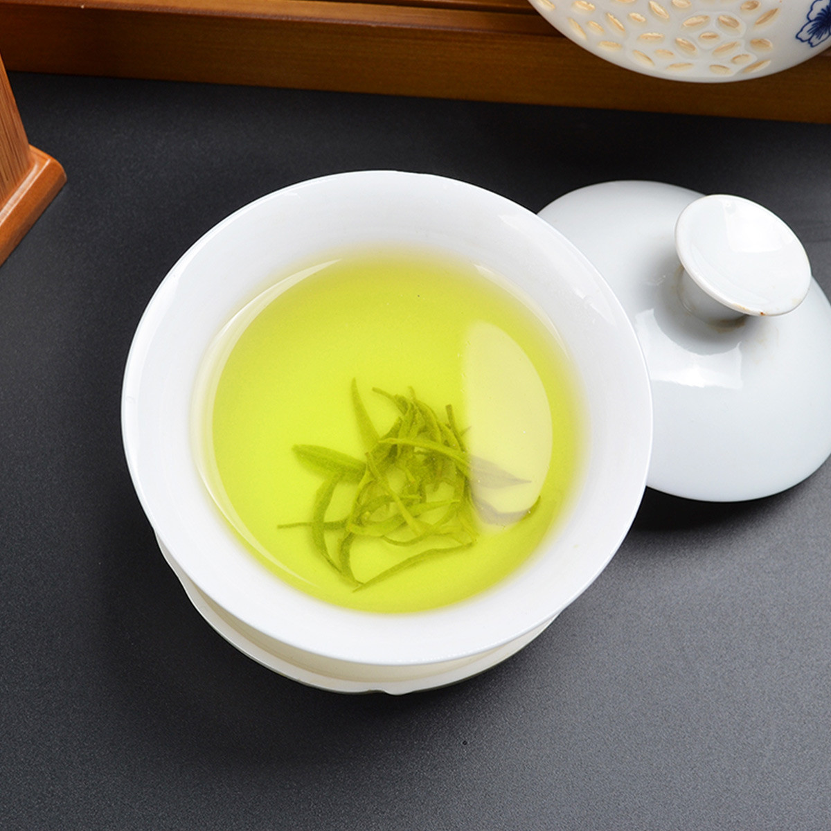 绿茶茶叶碧螺春新茶散装浓香型60g礼盒装【2款礼盒随机】