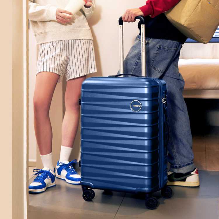 美旅 【超值】耐用磨砂横纹20英寸大容量行李箱女拉杆箱旅行箱QH4