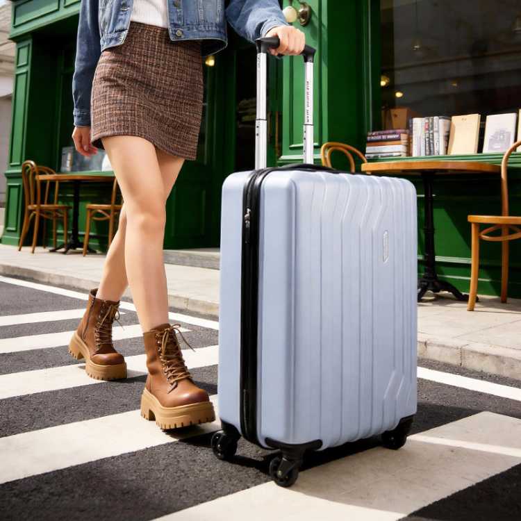 美旅 【人气时尚条纹款】超轻行李箱大容量商务万向轮密码箱男女TC5