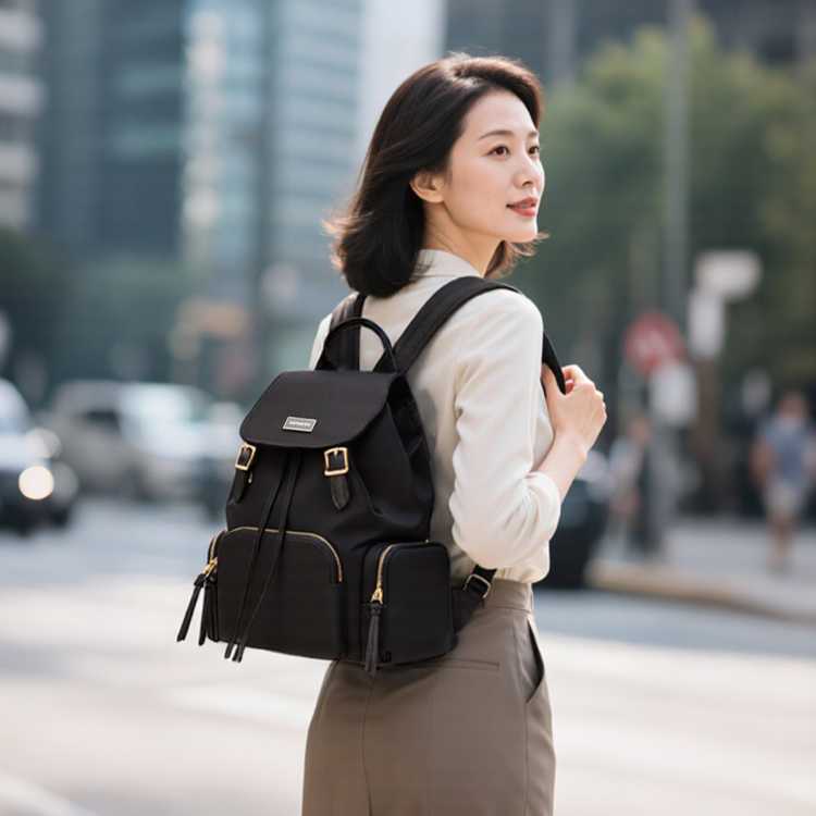 新秀丽 女士时尚高级感双肩包轻奢包包夏季优雅轻便背包 TQ4