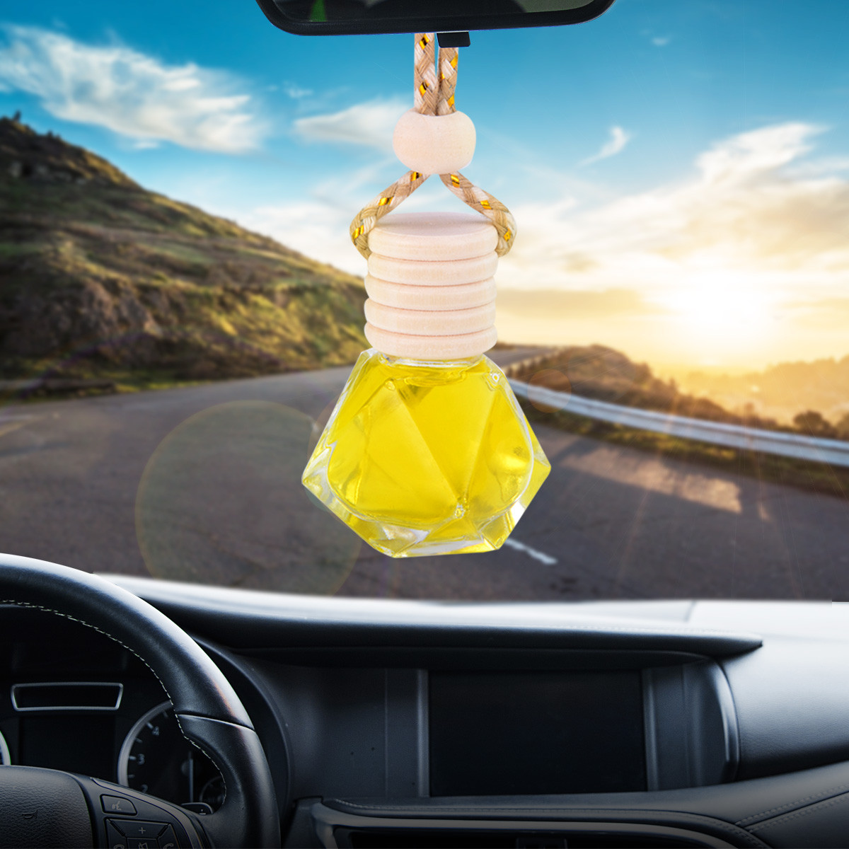 汽车香水挂件创意后视镜车载精油香薰瓶汽车车内饰品