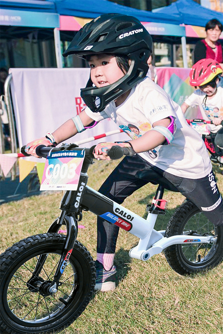 儿童平衡车滑步车小孩无脚踏自行车1-3-6岁溜溜车学步滑行车