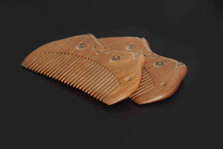 小木梳儿童梳子雕刻檀木可爱梳子便携迷你天然桃木小梳子