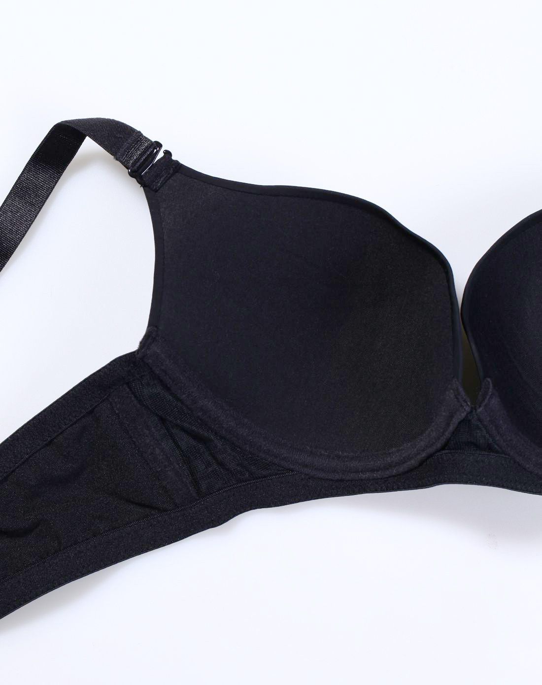 黑色性感光面聚拢薄模杯文胸