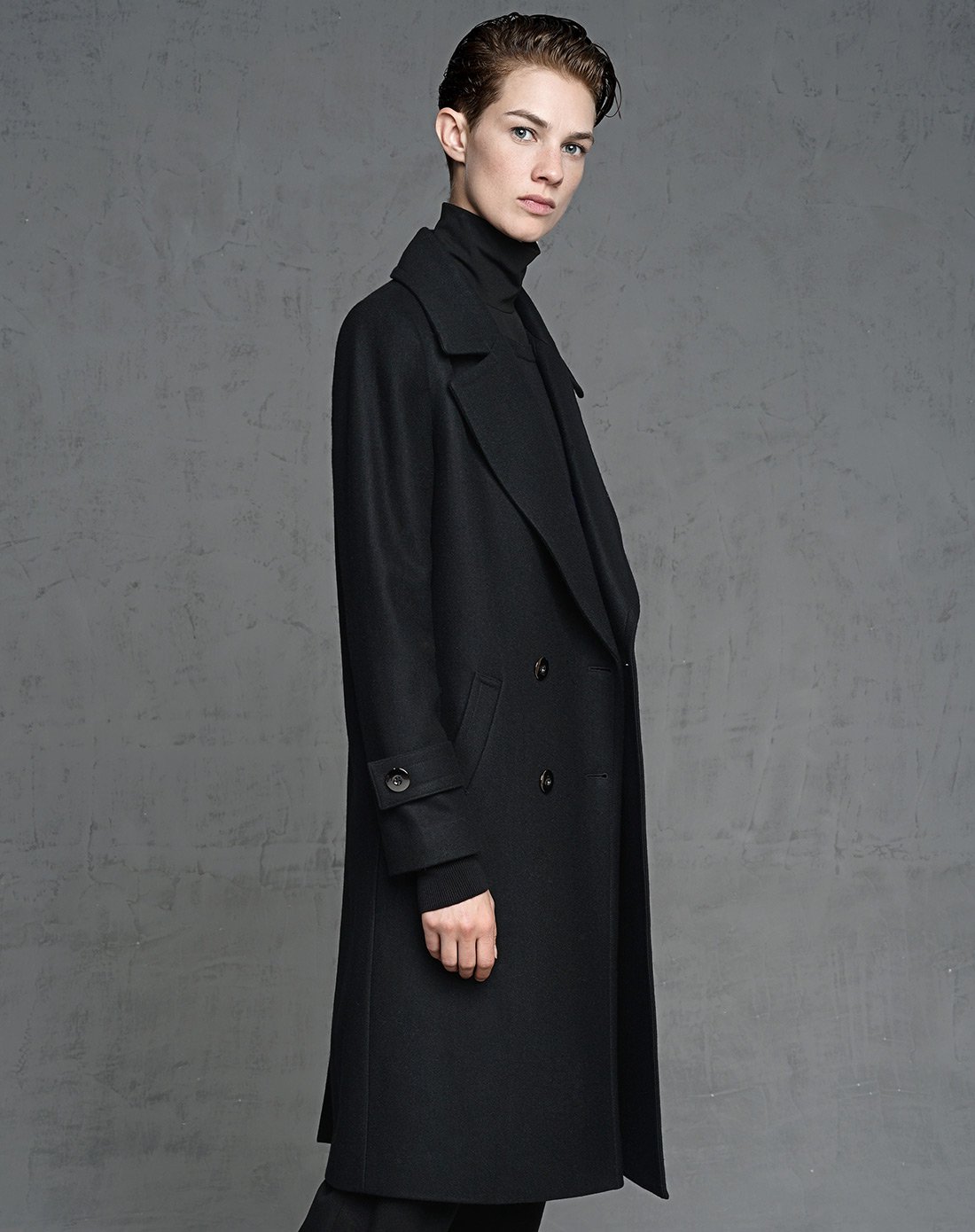 黑色翻领双排扣毛呢外套大衣