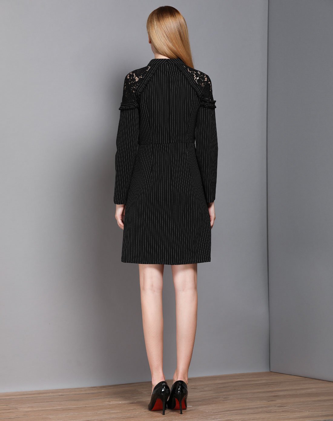 美莎帕 秋款蕾丝时尚拼接弹力条纹修身连衣裙