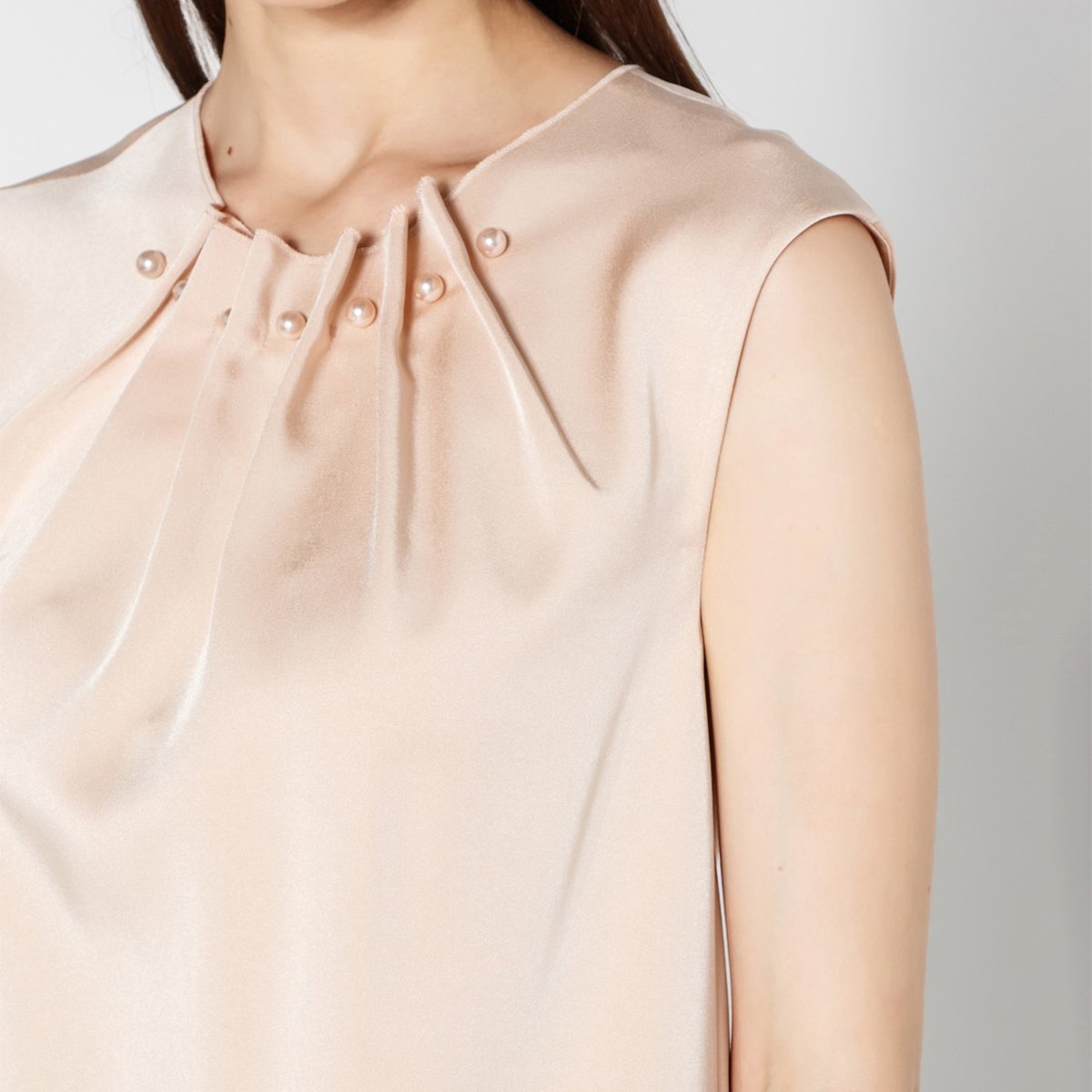 卡洛琳简洁钉珠t恤女圆领包肩袖女士t恤