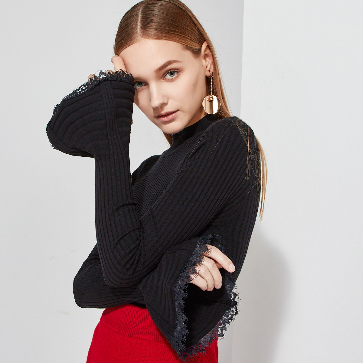 卡洛琳2018秋季新品高领竖条纹喇叭长袖针织衫