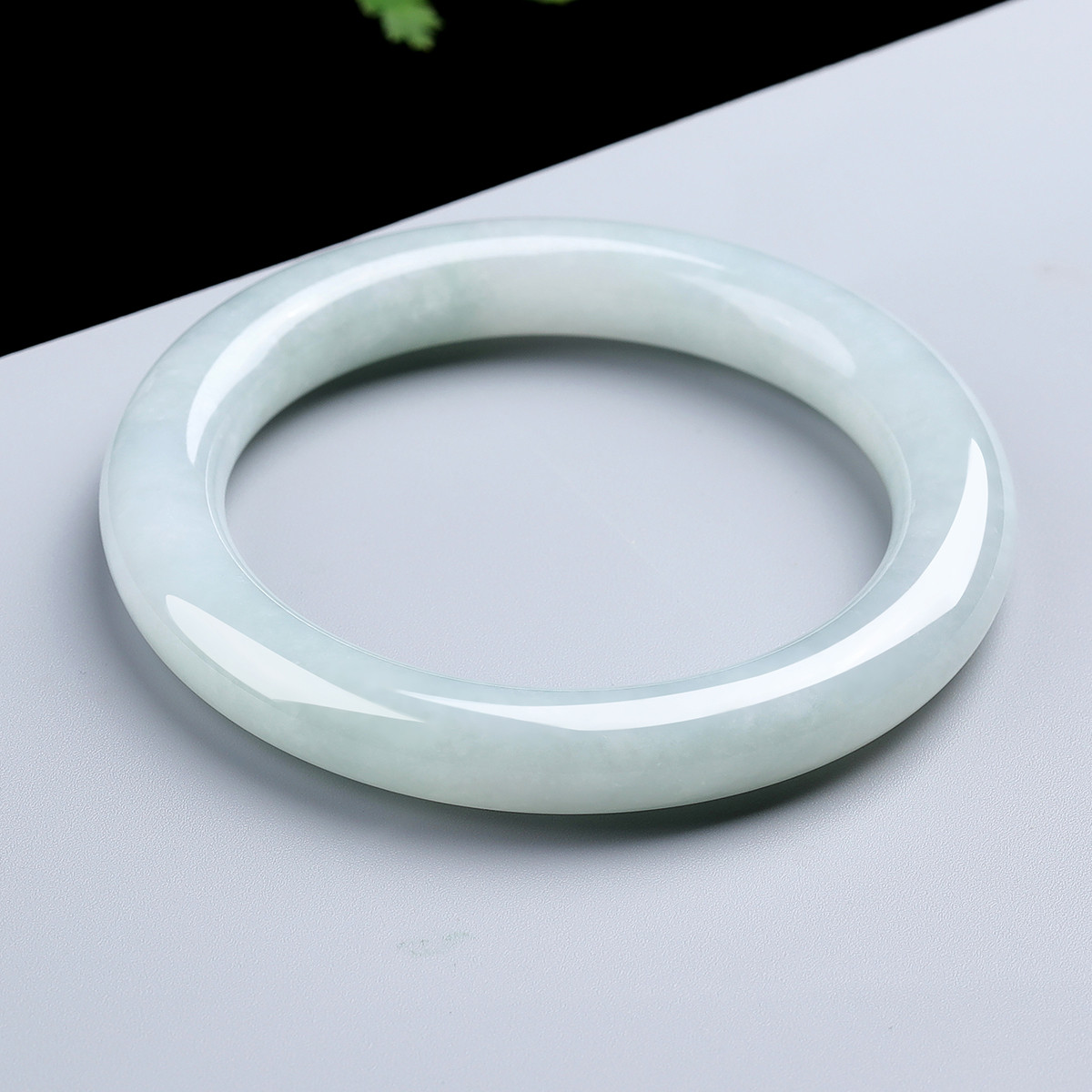 冰白水润圆条天然a货翡翠手镯玉镯女