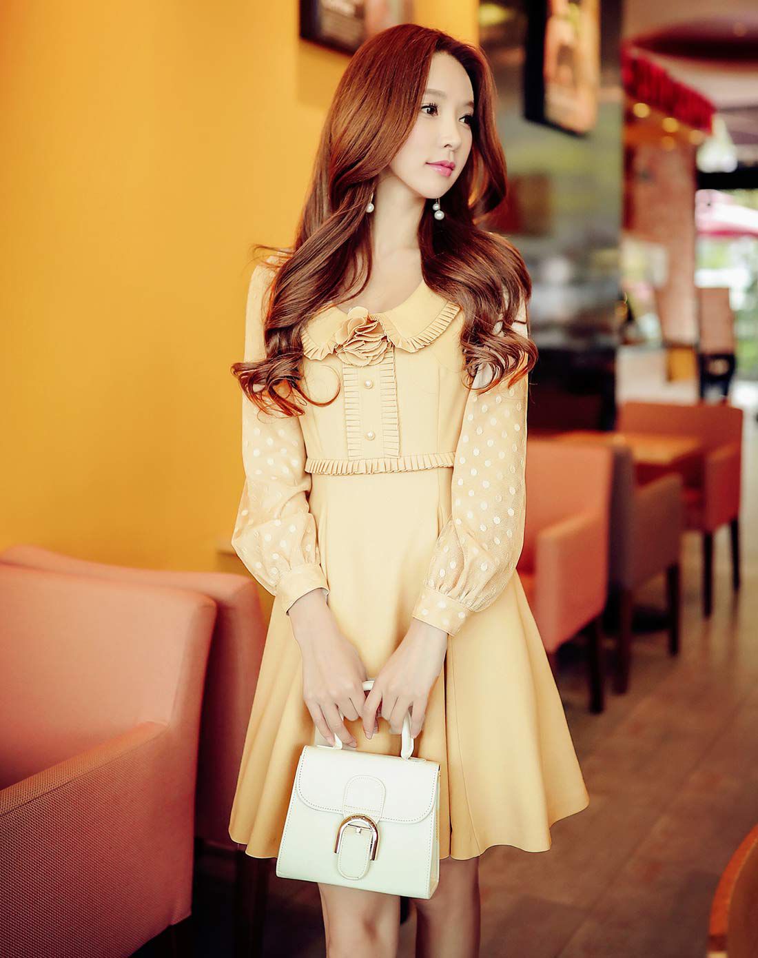 米驼色淑女修身大摆连衣裙