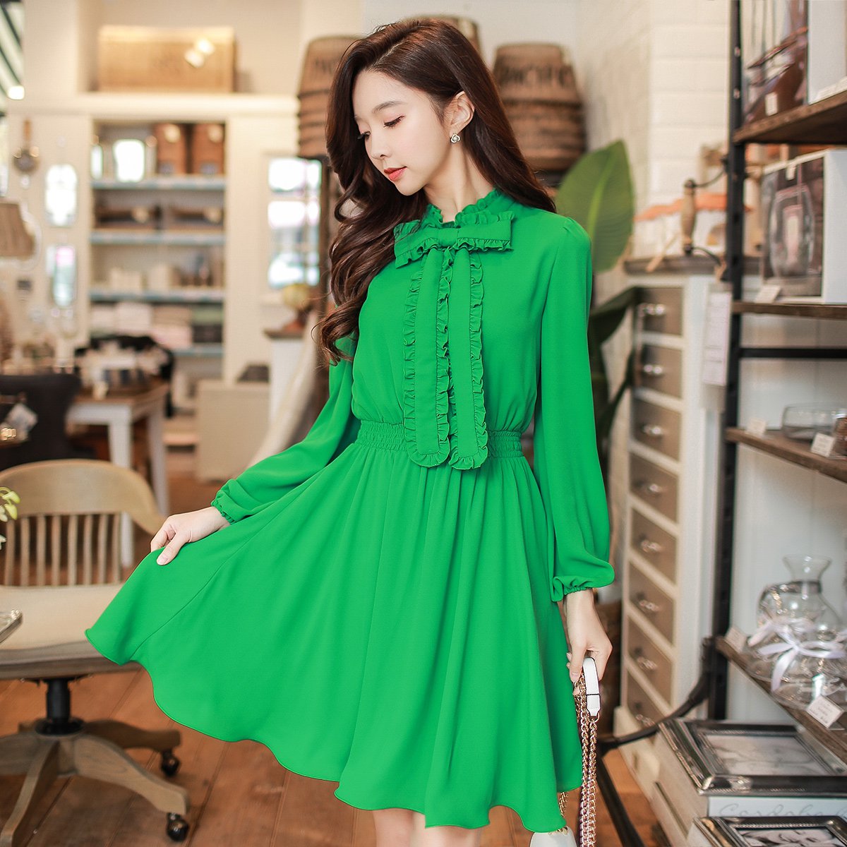 粉红大布娃娃春季新品系带收腰小立领蝴蝶结中长款长袖连衣裙