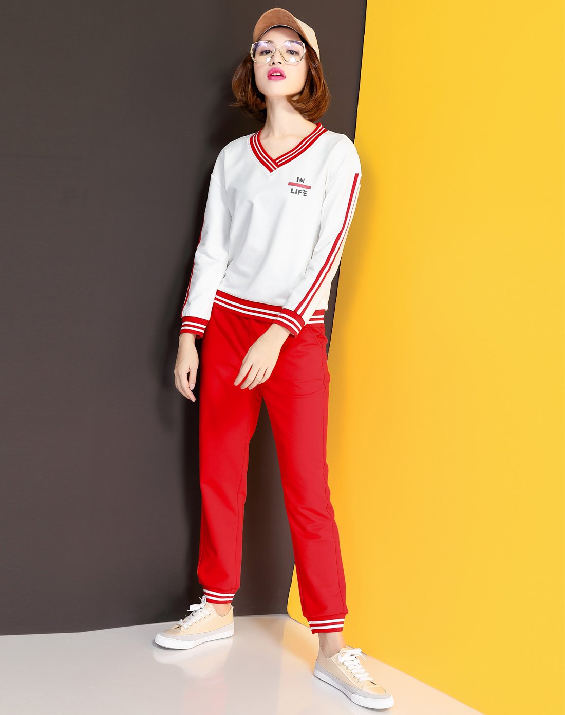 自由呼吸新款v领时尚修身运动装