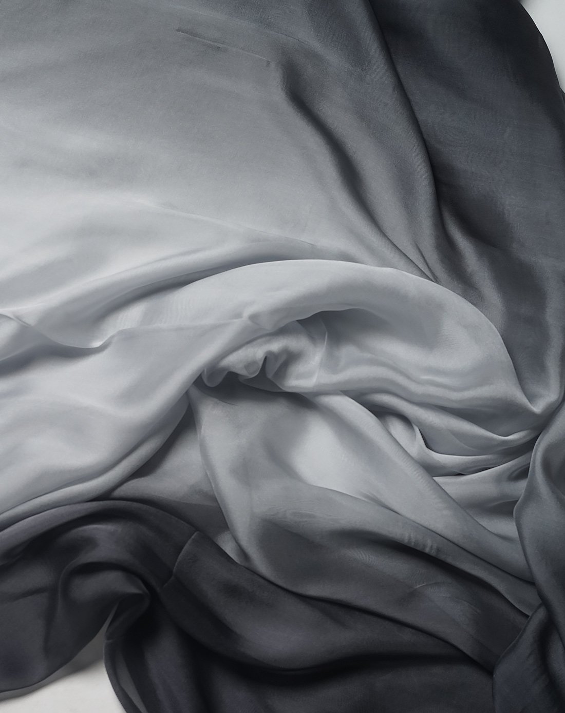 加密雪纺双色渐变加宽真丝长巾灰黑过渡