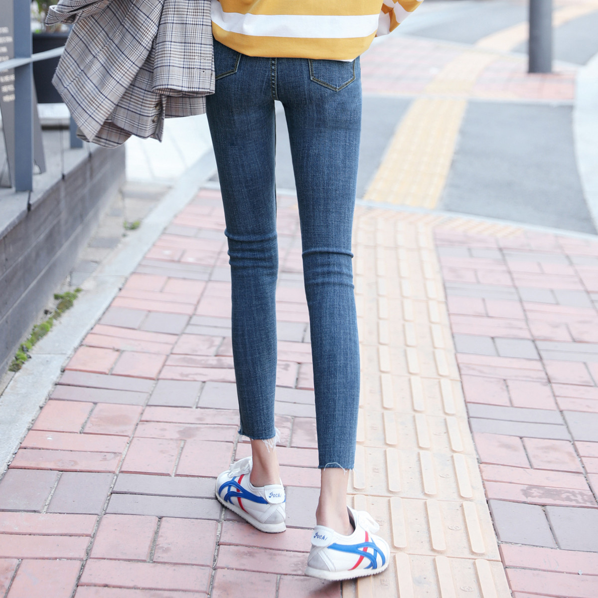 2019夏季新款韩版女款街头风休闲纯色高腰修身磨破女裤牛仔裤