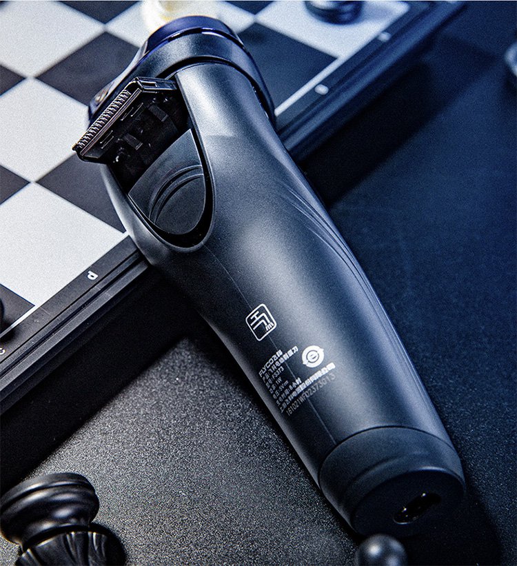 飞科智能显屏全身水洗干湿两用三刀头fs373电动剃须刀