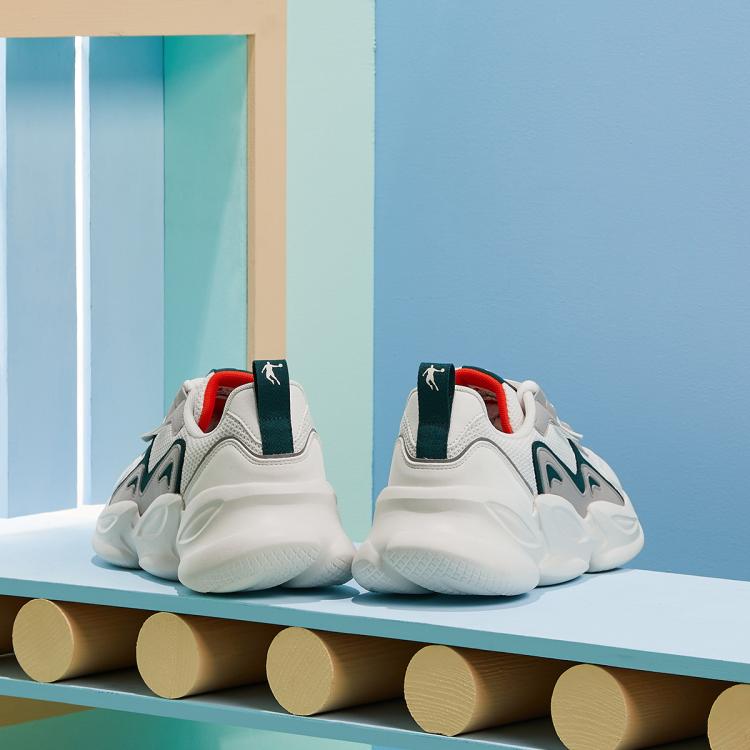 乔丹 【热卖推荐】春秋男款运动休闲鞋网面透气轻便跑步鞋男学生运动鞋