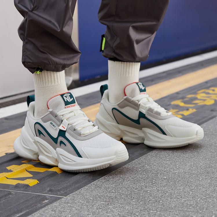 乔丹 【热卖推荐】春秋男款运动休闲鞋网面透气轻便跑步鞋男学生运动鞋