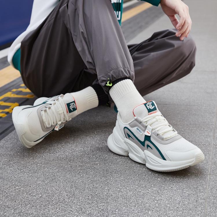 乔丹 【热卖推荐】春秋男款运动休闲鞋网面透气轻便跑步鞋男学生运动鞋