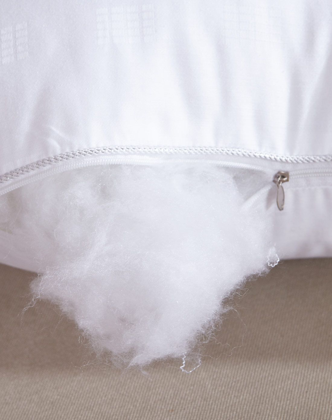 床上用品 高档羽丝绒安睡枕48*74cm