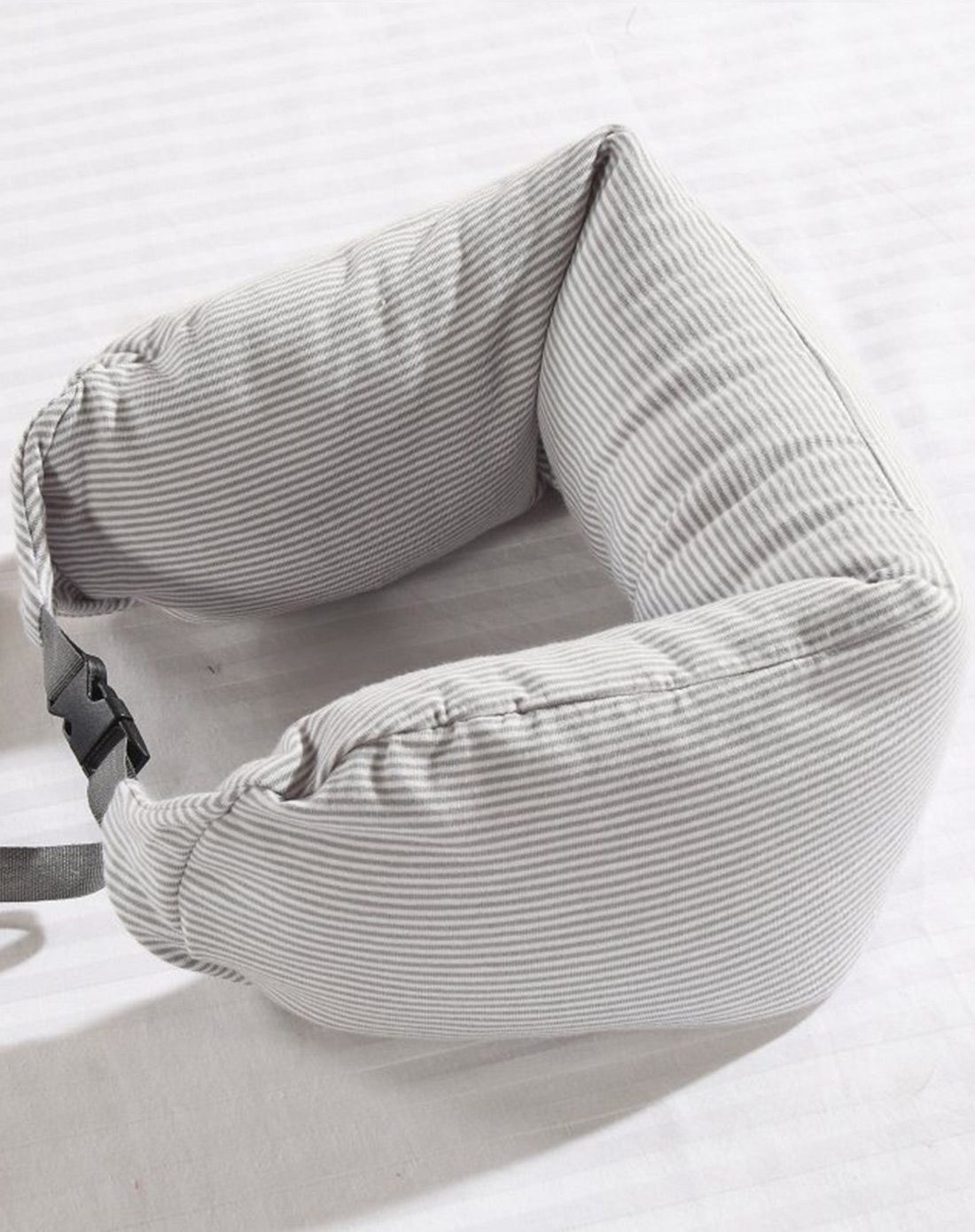 无印良品u型枕-白底灰条