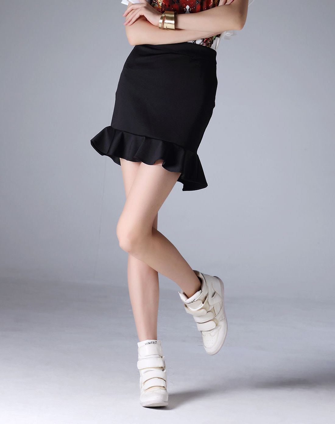 纯色荷叶边拼接裙摆鱼尾型淑女包臀短裙